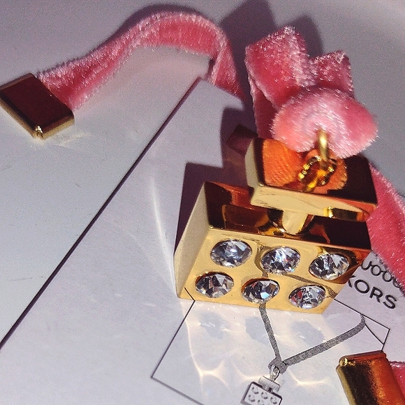 Michael Kors Very Hollywood Pink💕Velvet Choker/Bracelet NWT - Picture 2 of 15